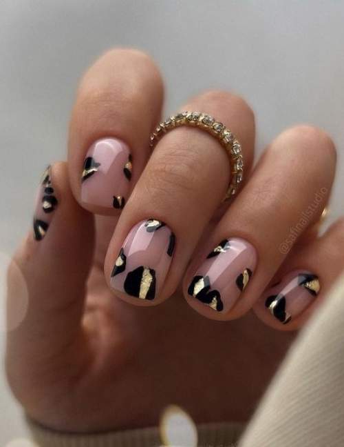 100 idées manucure pour le 14 février : une photo avec un nouveau design