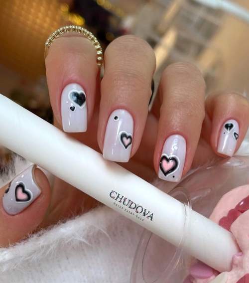 100 idées manucure pour le 14 février : une photo avec un nouveau design