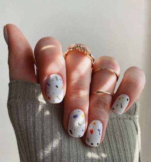 100 idées manucure pour le 14 février : une photo avec un nouveau design