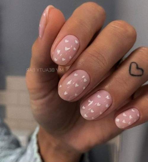 100 idées manucure pour le 14 février : une photo avec un nouveau design