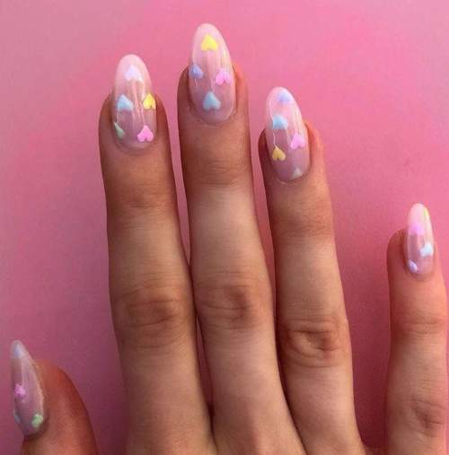 100 idées manucure pour le 14 février : une photo avec un nouveau design