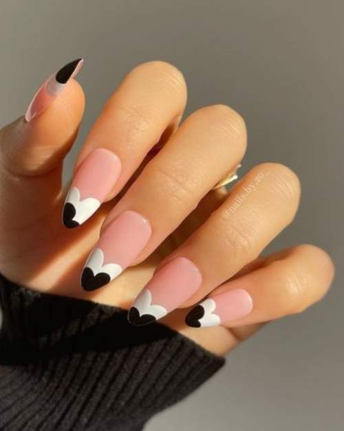 100 idées manucure pour le 14 février : une photo avec un nouveau design