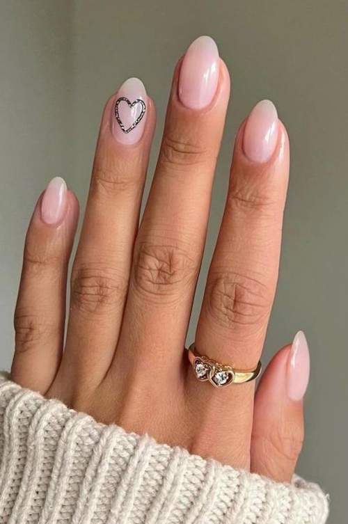 100 idées manucure pour le 14 février : une photo avec un nouveau design