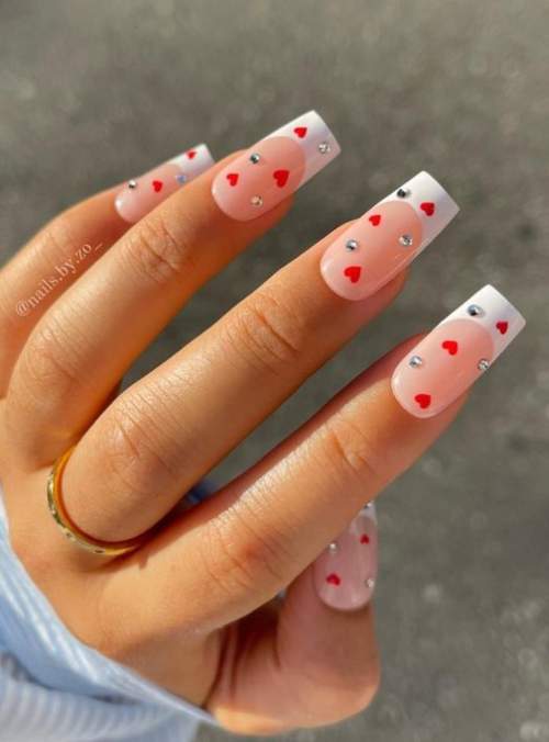 100 idées manucure pour le 14 février : une photo avec un nouveau design