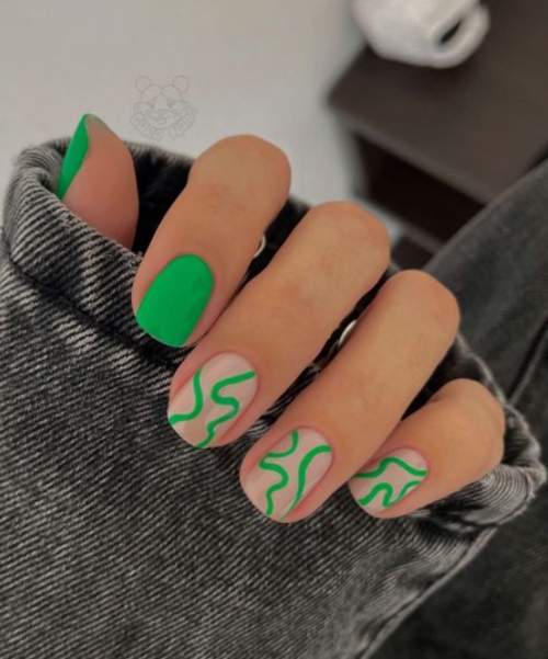 100 idées manucure pour le 14 février : une photo avec un nouveau design