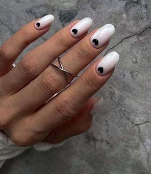 100 idées manucure pour le 14 février : une photo avec un nouveau design