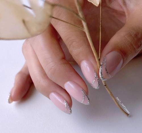 100 idées manucure pour le 14 février : une photo avec un nouveau design