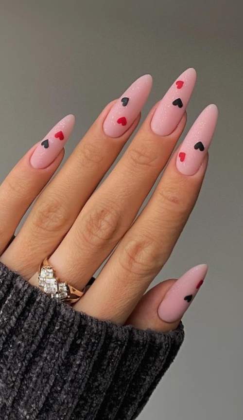 100 idées manucure pour le 14 février : une photo avec un nouveau design