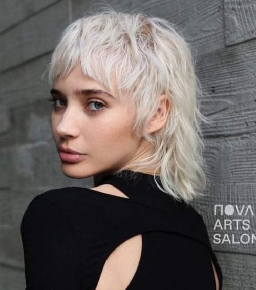 Cascade blonde vue de côté