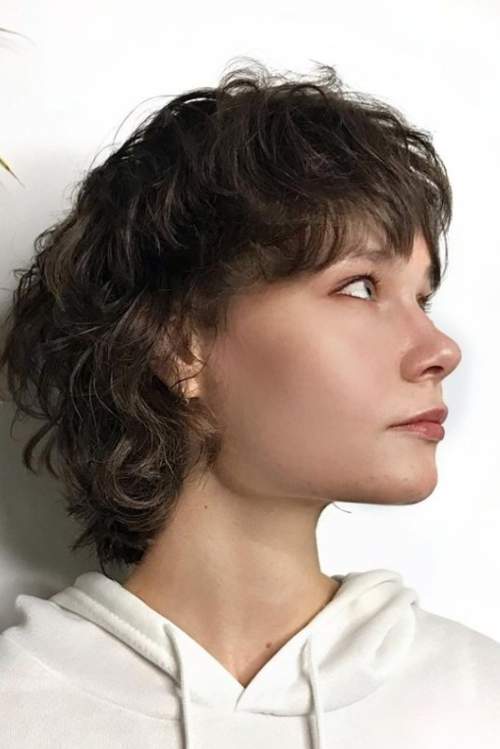 Cascade moderne 2023 pour cheveux courts: photo