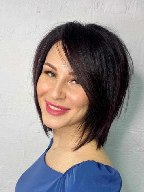 Cascade asymétrique pour cheveux courts