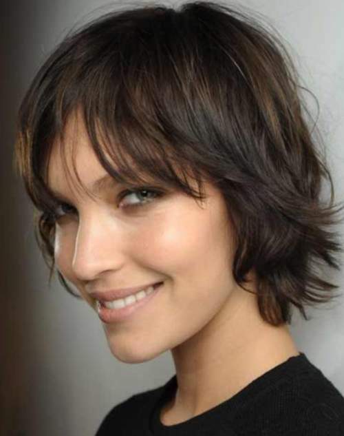 Cascade courte avec rideau de frange