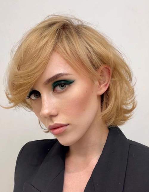 Asymétrie dans la coupe de cheveux