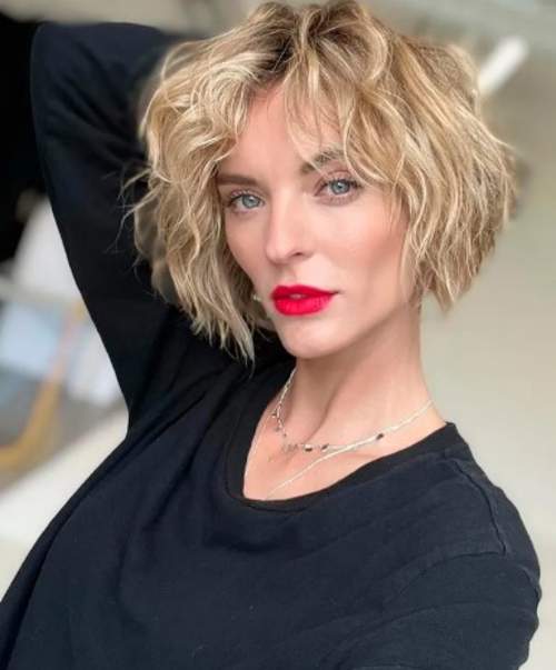 Cascade moderne 2023 pour cheveux courts: photo