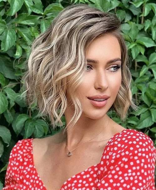 Cascade moderne 2023 pour cheveux courts: photo