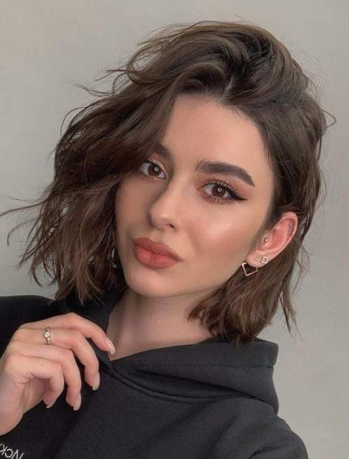 Cascade moderne 2023 pour cheveux courts: photo