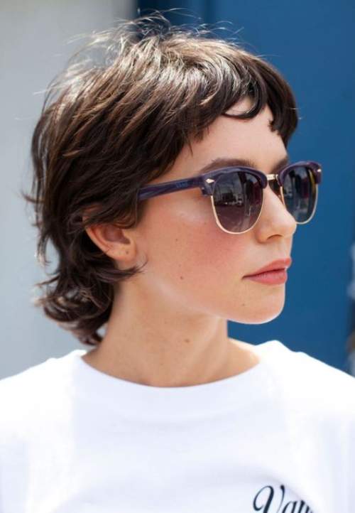 Cascade moderne 2023 pour cheveux courts: photo