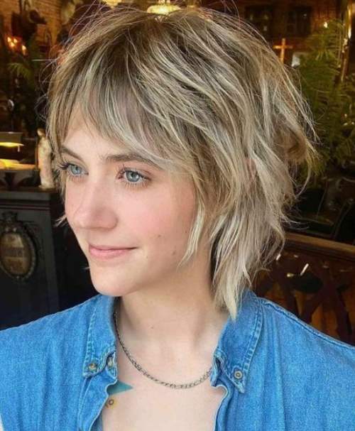 Cascade moderne 2023 pour cheveux courts: photo