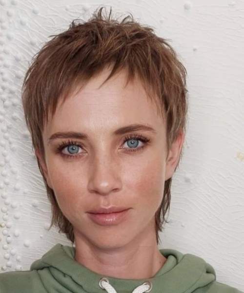 Cascade moderne 2023 pour cheveux courts: photo