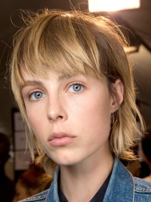 Cascade moderne 2023 pour cheveux courts: photo