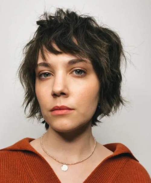 Cascade moderne 2023 pour cheveux courts: photo