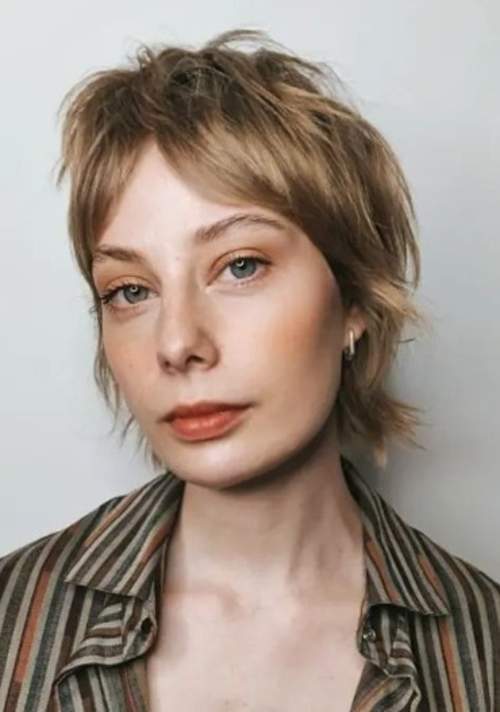 Cascade moderne 2023 pour cheveux courts: photo