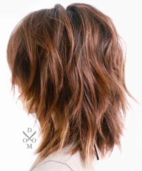 Coupe de cheveux shaggy aux épaules