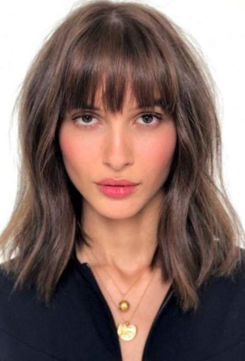 Coupes de cheveux mi-longues pour femmes: les types les plus en vogue, photo 2023