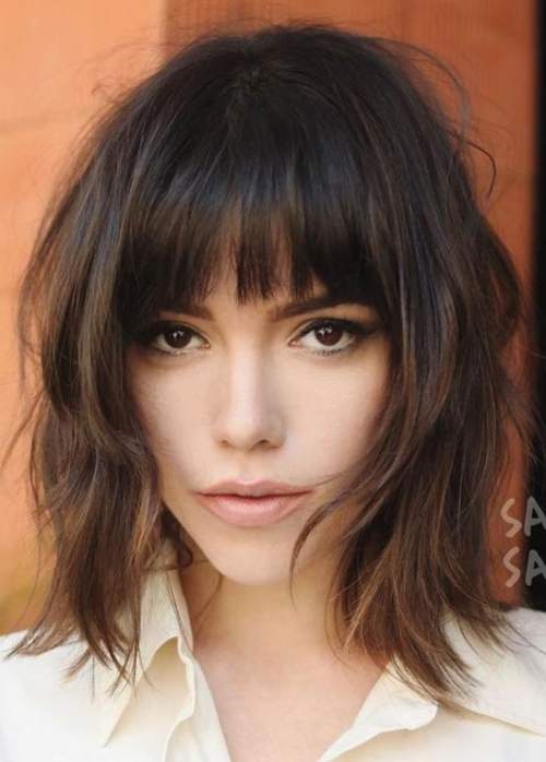 Coupes de cheveux mi-longues pour femmes: les types les plus en vogue, photo 2023