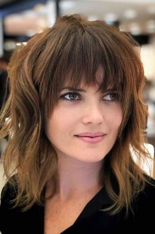 Coupes de cheveux mi-longues pour femmes: les types les plus en vogue, photo 2023