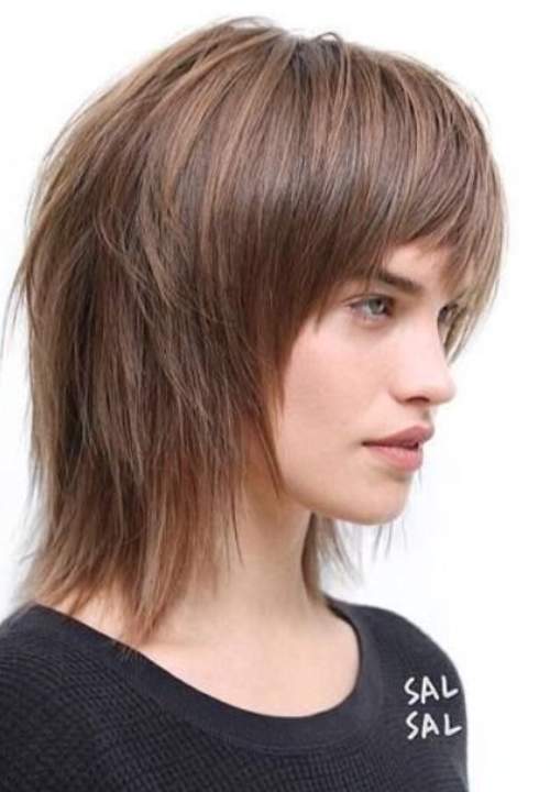 Coupes de cheveux mi-longues pour femmes: les types les plus en vogue, photo 2023