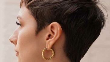 Coupes de cheveux pour cheveux courts avec une frange