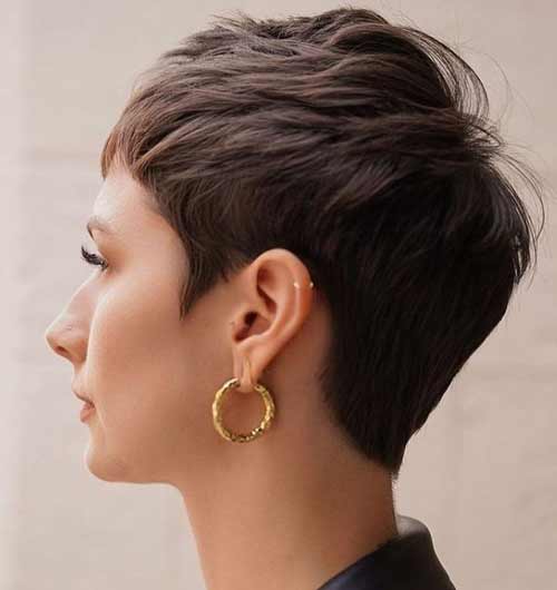 Coupes de cheveux pour cheveux courts avec une frange