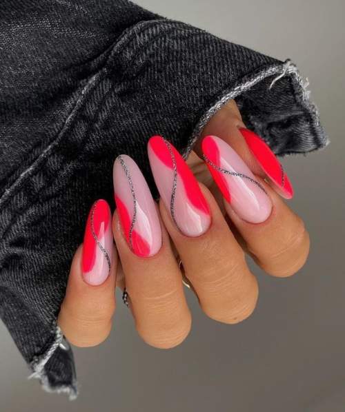 Manucure rouge-beige