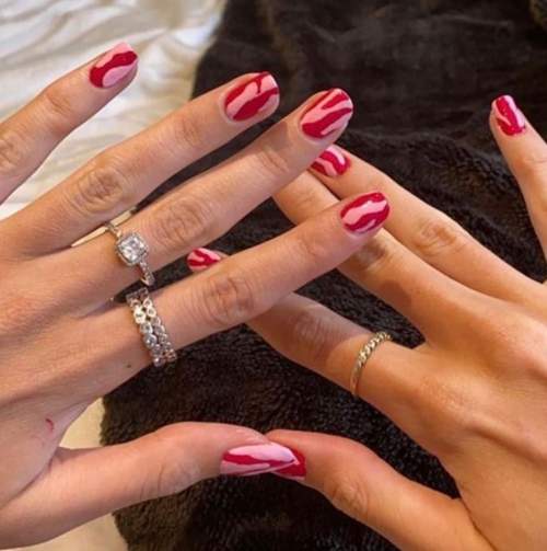 Manucure simple avec vernis rouge