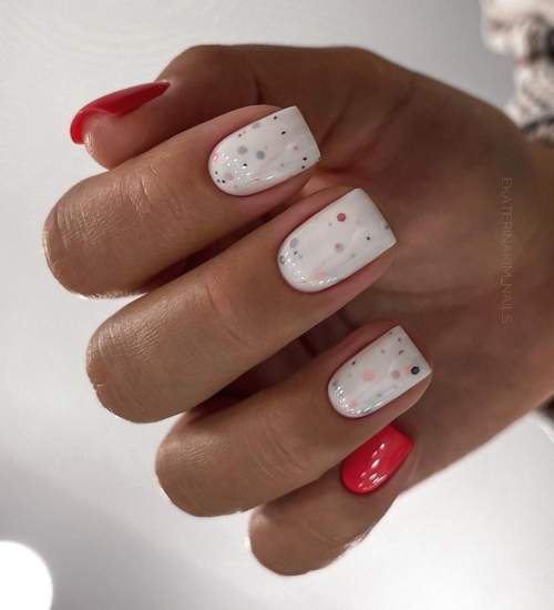 Manucure rouge et blanche