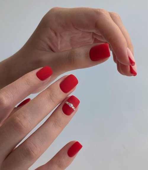 Rouge mat avec strass