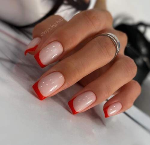 Carré manucure rouge