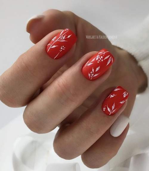 rouge avec des feuilles