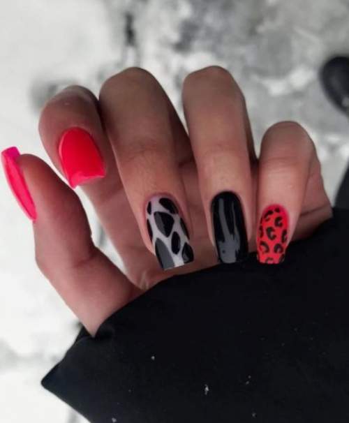 Manucure rouge et noire