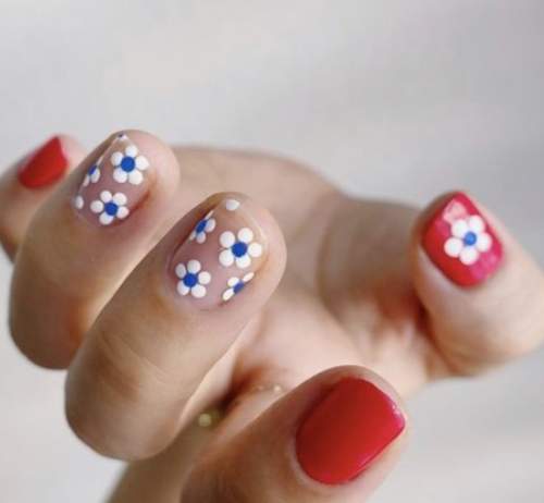 Manucure 2023 avec vernis gel rouge : design, nouveautés