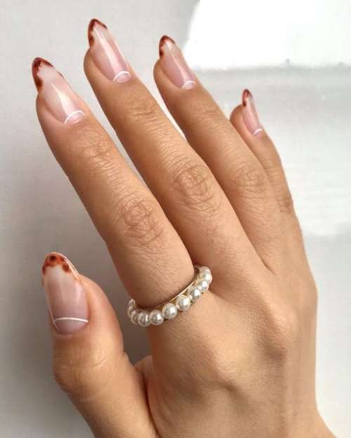 French manucure marron minimaliste