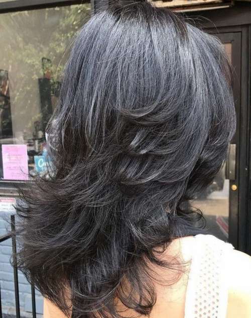 Coupes de cheveux volumétriques en cascade