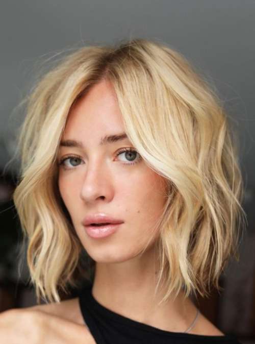 Coupes de cheveux volumétriques cheveux mi-longs