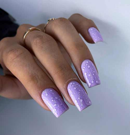 Manucure lilas pour le printemps