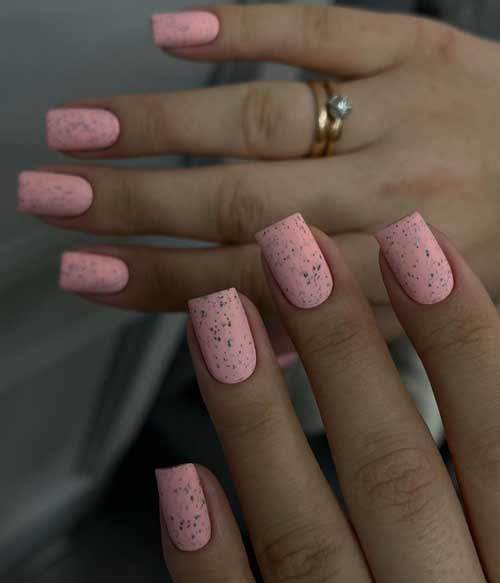 Manucure carré rose printanier