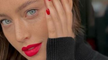 Manucure avec vernis gel rouge