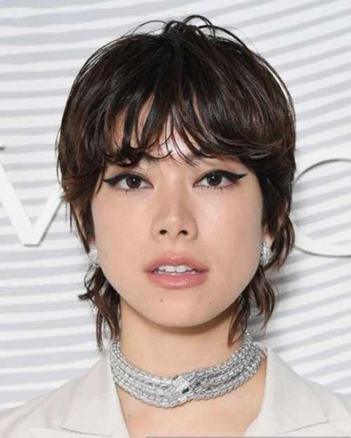 Pixie avec une longue frange