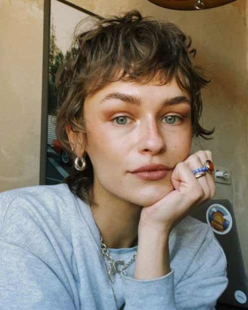 Frange bouclée avec un lutin allongé