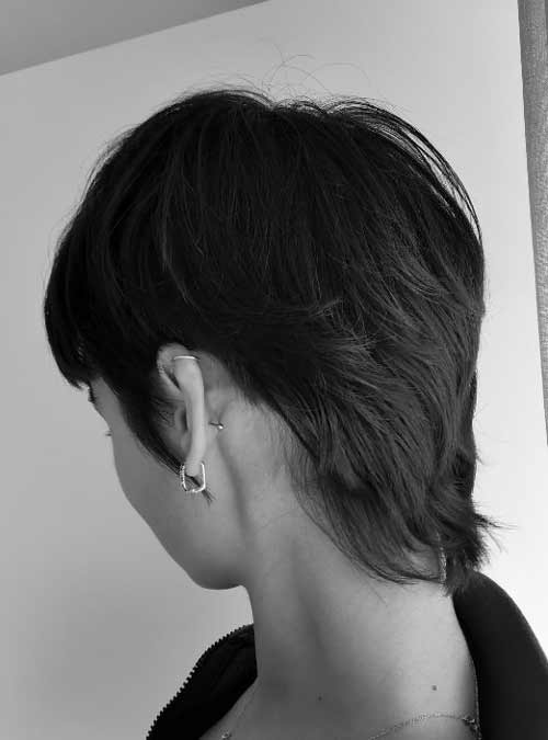 Pixie avec une longue nuque - coupe de cheveux vue de dos